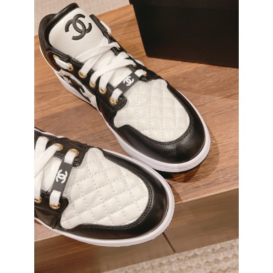 CHANEL Sneakers