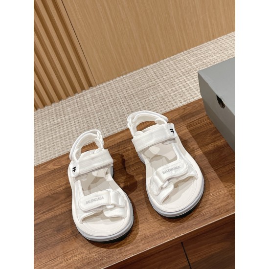  Balenciaga Slippers