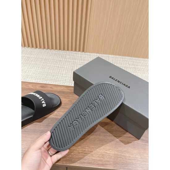  Balenciaga Slippers