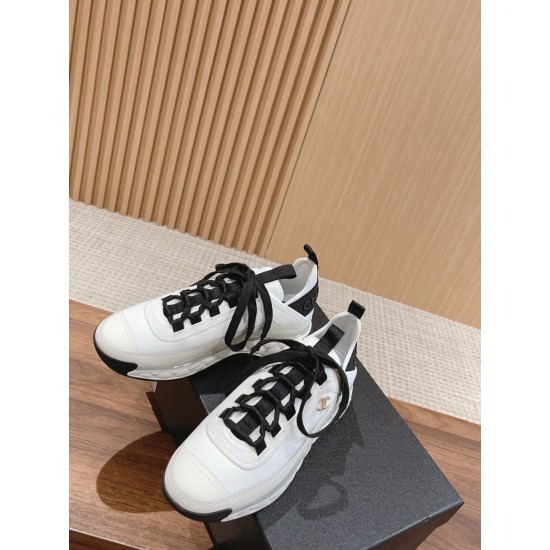 CHANEL Sneakers