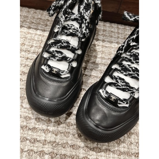 CHANEL Sneakers