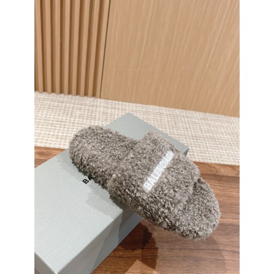  Balenciaga Slippers