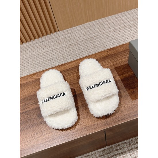  Balenciaga Slippers