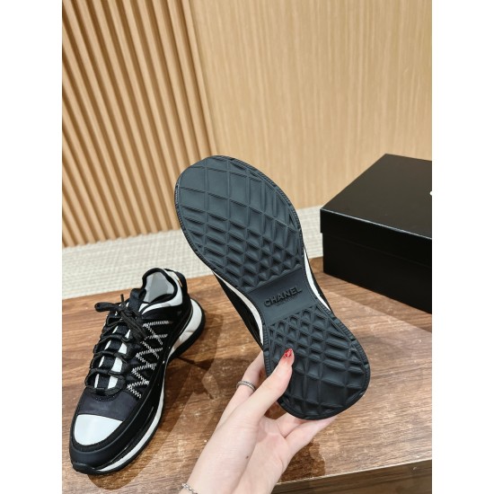 CHANEL Sneakers