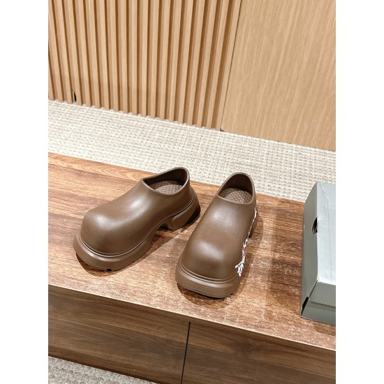  Balenciaga Slippers