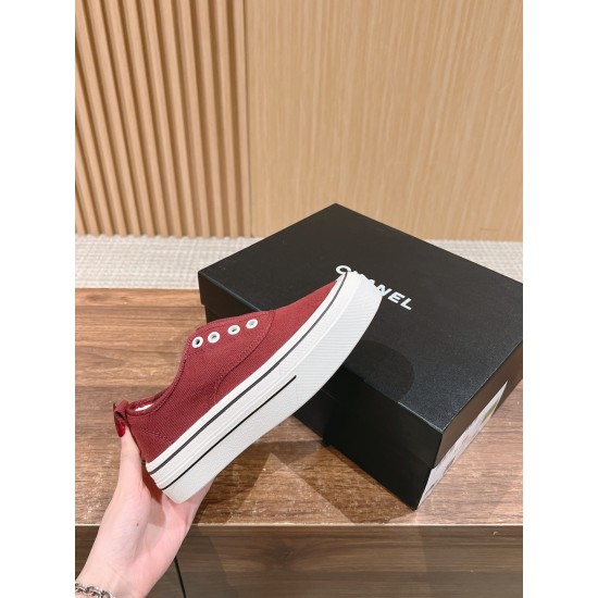 CHANEL Sneakers