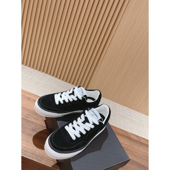 CHANEL Sneakers