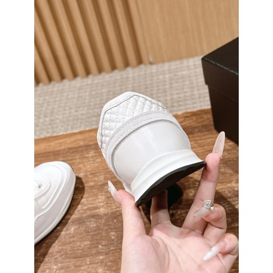 CHANEL Sneakers
