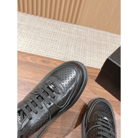 CHANEL Sneakers