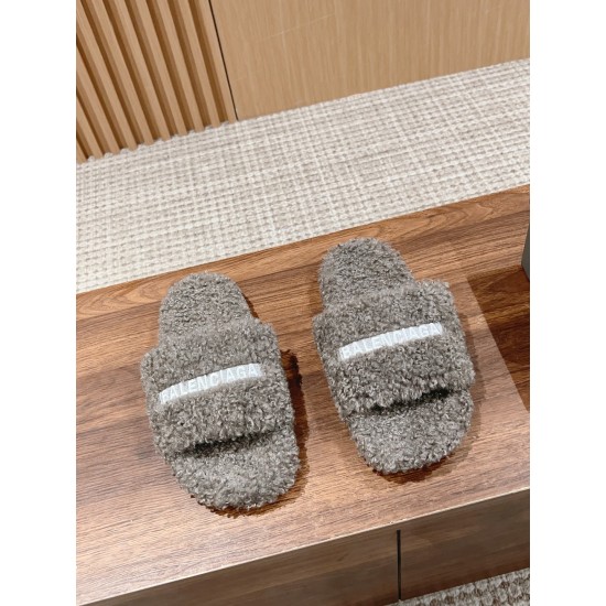  Balenciaga Slippers