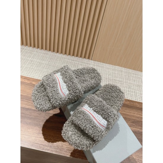  Balenciaga Slippers
