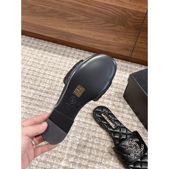 CHANEL Slippers