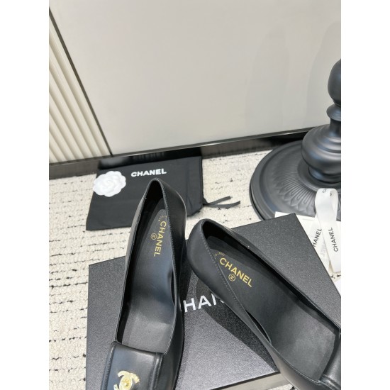 CHANEL Pumps and Slingbacks