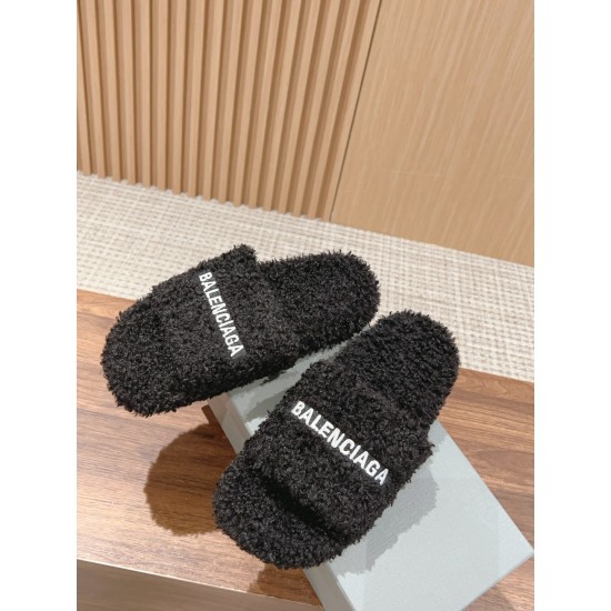 Balenciaga Slippers