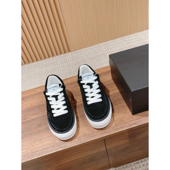 CHANEL Sneakers
