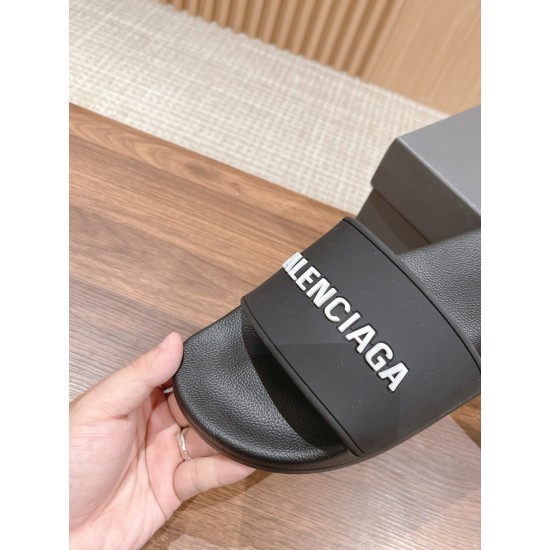  Balenciaga Slippers