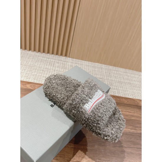  Balenciaga Slippers