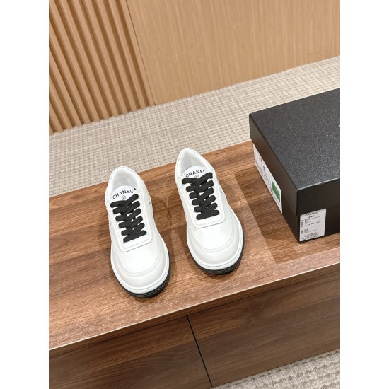 CHANEL Sneakers