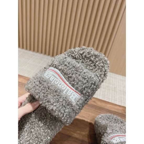  Balenciaga Slippers