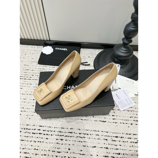 CHANEL Pumps and Slingbacks