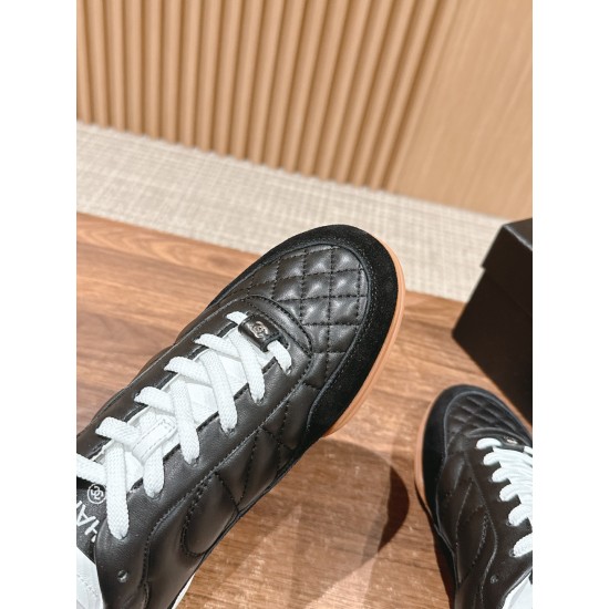 CHANEL Sneakers