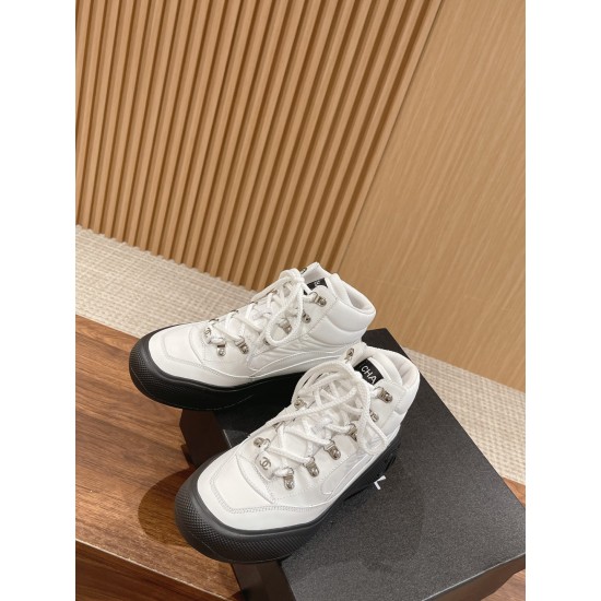 CHANEL Sneakers