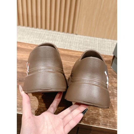  Balenciaga Slippers