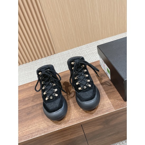 CHANEL Sneakers