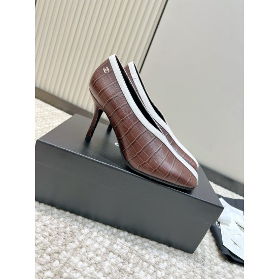 CHANEL Pumps and Slingbacks
