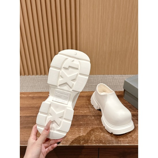  Balenciaga Slippers