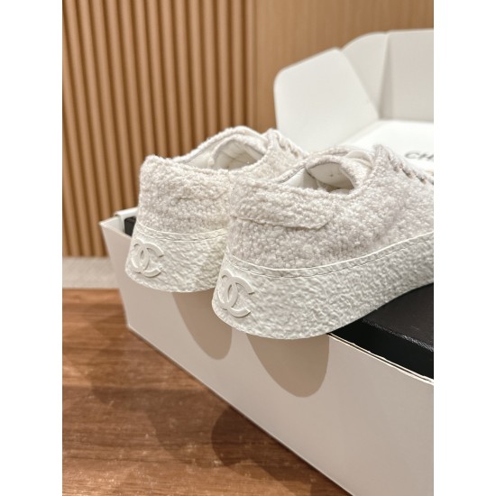 CHANEL Sneakers