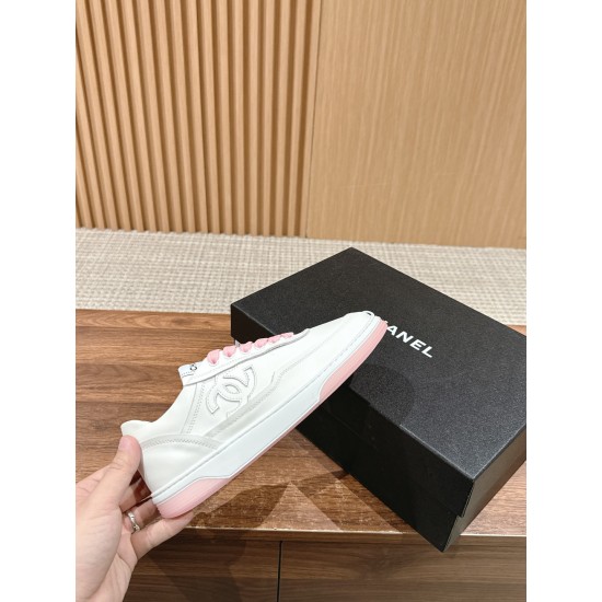 CHANEL Sneakers