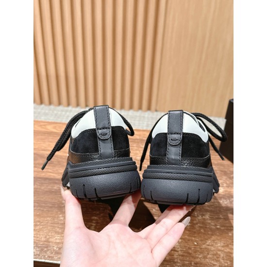 CHANEL Sneakers