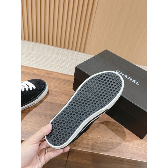 CHANEL Sneakers