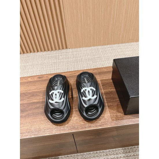 CHANEL Slippers