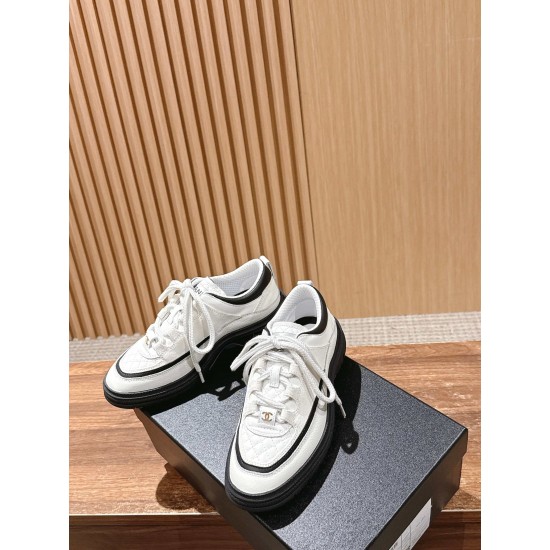 CHANEL Sneakers