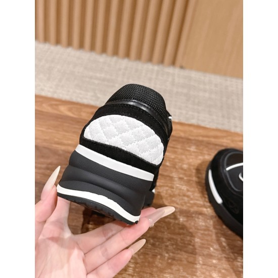 CHANEL Sneakers