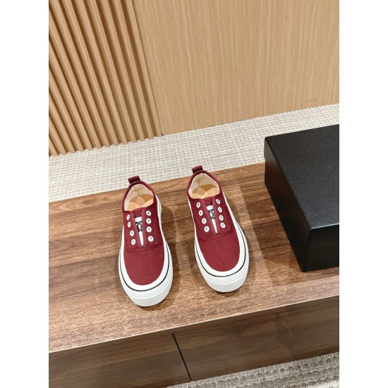 CHANEL Sneakers