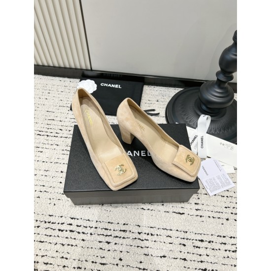 CHANEL Pumps and Slingbacks