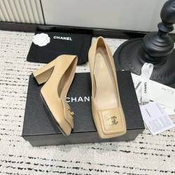 CHANEL Pumps and Slingbacks