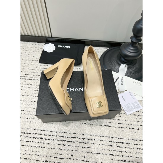 CHANEL Pumps and Slingbacks