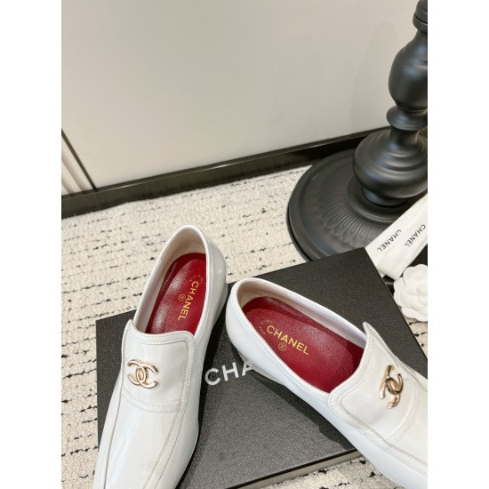 CHANEL Pumps and Slingbacks