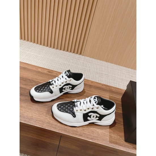 CHANEL Sneakers