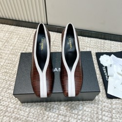 CHANEL Pumps and Slingbacks