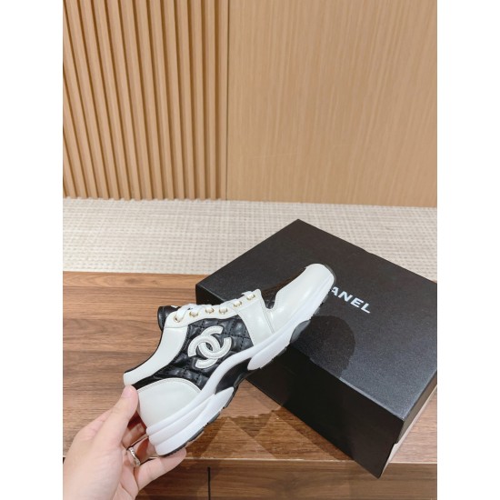 CHANEL Sneakers