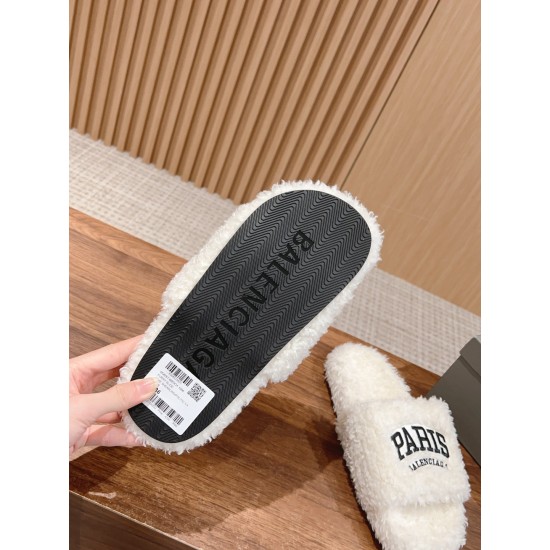  Balenciaga Slippers
