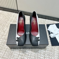 CHANEL Pumps and Slingbacks