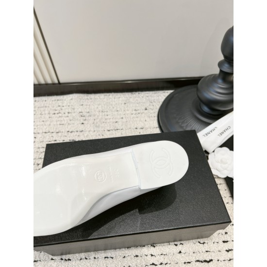 CHANEL Pumps and Slingbacks