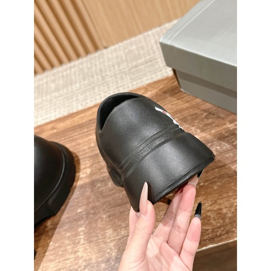  Balenciaga Slippers