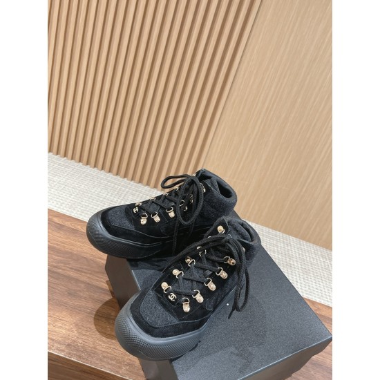 CHANEL Sneakers